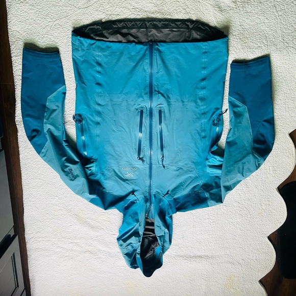 Arcteryx Alpha AR Gortex Pro Blue Gradient Color - Picture 10 of 16